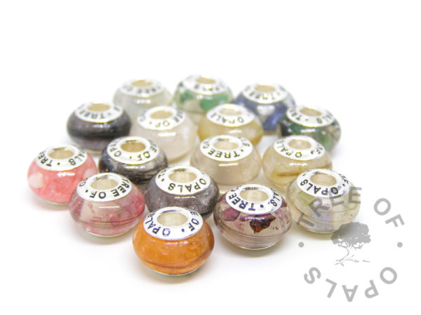 Family order with 16 charm beads, various colours and precious stones Tree of Opals