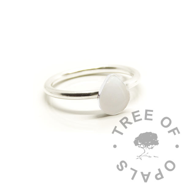 Umbilical Cord Teardrop Ring classic band 8x6mm teardrop bezel ring setting with direct pour or filled set breastmilk. Handmade solid silver keepsake, breastfeeding keepsake ring setting. Solid 940 anti-tarnish silver band and setting 925 solid silver. Digital mockup photo Breastmilk Teardrop Ring