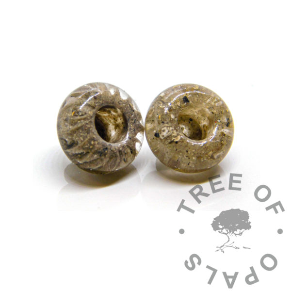 ashes classic beads, cremation ashes beads with the beachball resin technique, ashes finely ground and coarse in spokes in UV resin