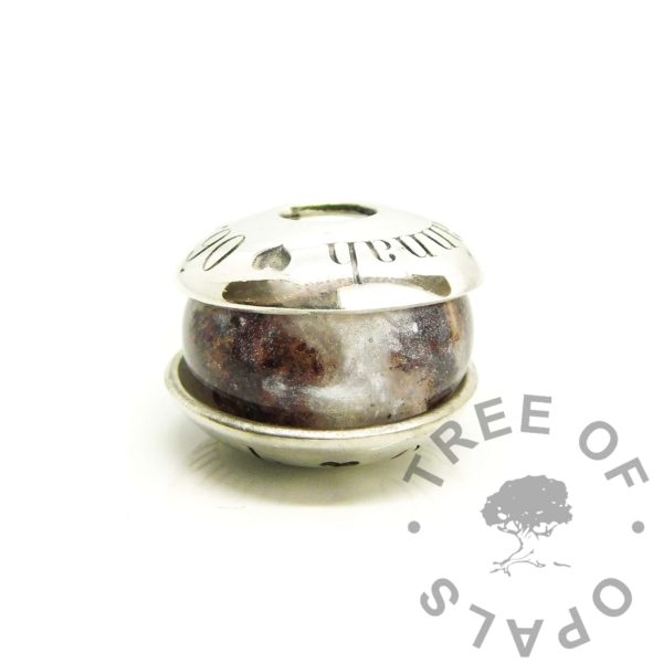 engraved umbilical cord bead and two engraved bead washers. S925 solid recycled sterling silver charm bead liner and two large separate handformed discs. For Chamilia and Pandora style European bracelets. Resin baby keepsake bead with umbilical cord stars and unicorn white resin sparkle mix in a galaxy effect. Engraved with arial font with a date and name and heart emojis